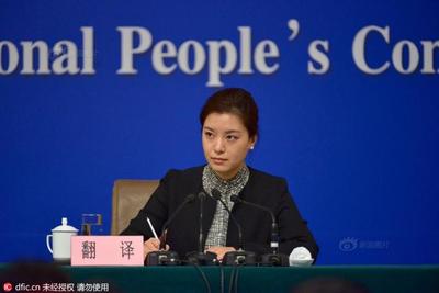 發(fā)改委記者會(huì)舉行 美女翻譯吸睛